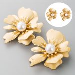Fashion Cool Exaggerated Gold Earrings Women Trendy Simple Big Pearl Creative Stud